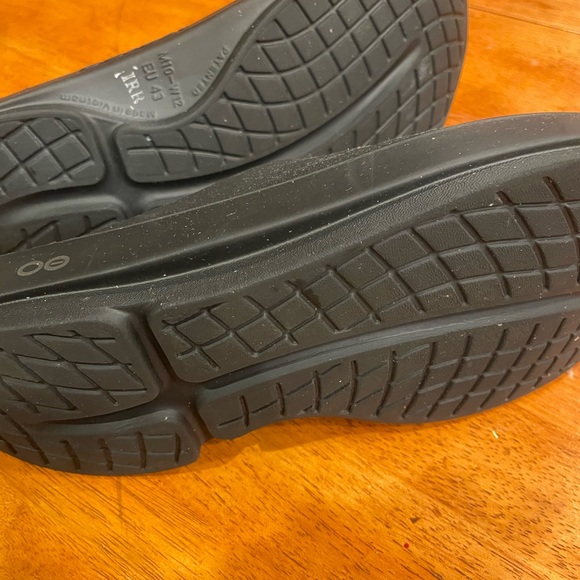 OOFOS Black Comfort Slides - Picture 7 of 7